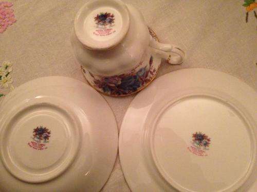 ROYAL ALBERT MOONLIGHT ROSES TRIO