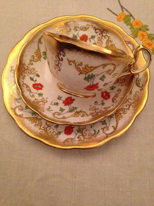 ROYAL ALBERT UN NAMED CROWN TRIO CC1927
