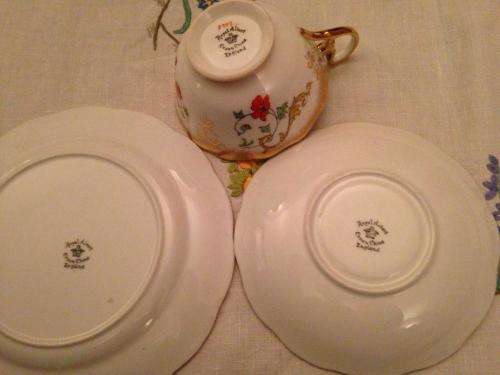 ROYAL ALBERT UN NAMED CROWN TRIO CC1927