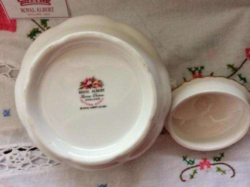 ROYAL ALBERT AUTUMN ROSES LIDDED SUGAR BOWL