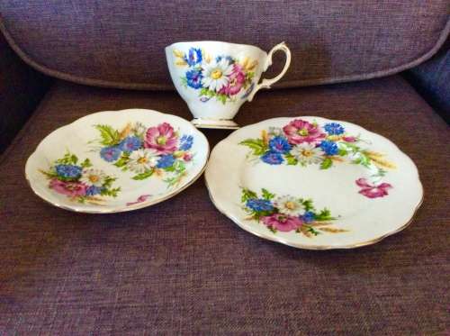 ROYAL ALBERT HARVEST BOUQUET TRIO