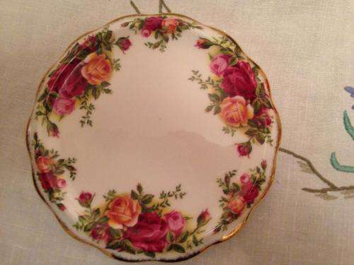 ROYAL ALBERT TEAPOT TRIVET