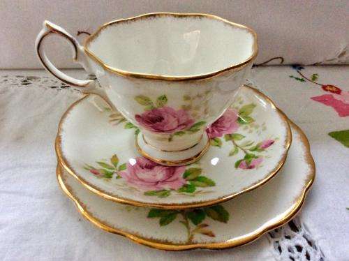 ROYAL ALBERT AMERICAN BEAUTY TRIO