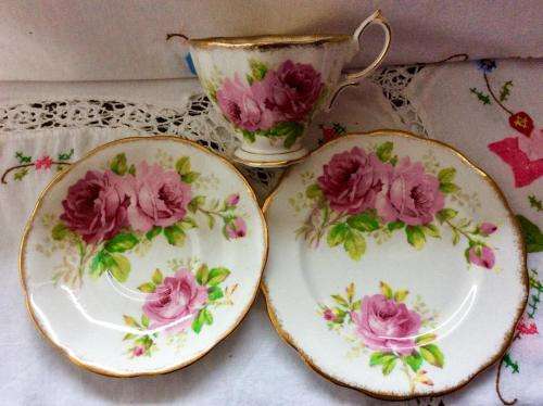 ROYAL ALBERT AMERICAN BEAUTY TRIO