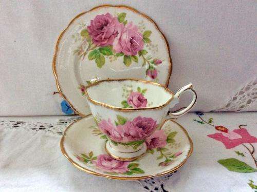 ROYAL ALBERT AMERICAN BEAUTY TRIO