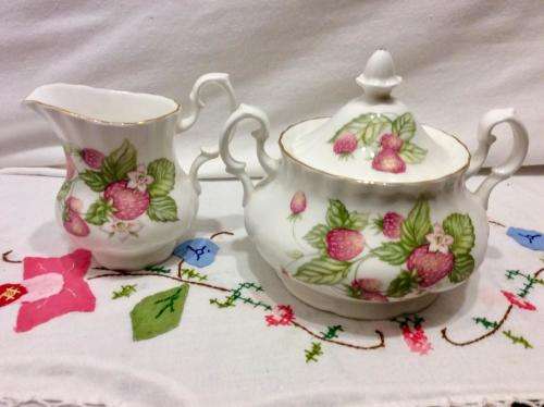 ROYAL ALBERT LYNDALE LIDDED SUGAR BOWL AND MILK JUG