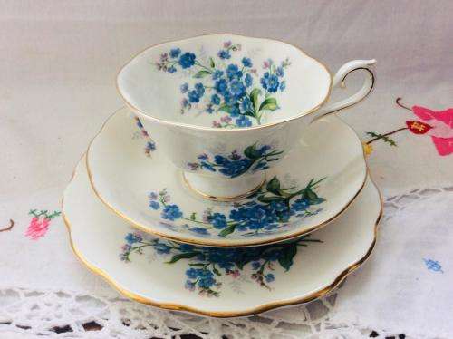 ROYAL ALBERT FORGET ME NOT TRIO---AVON CUP