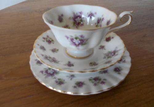 ROYAL ALBERT SWEET VIOLETS AVON CUP TRIO
