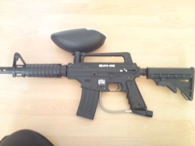 Tippman - Bravo One (As good as new) Extras - New Hopper, 20 oz co2 and sling.