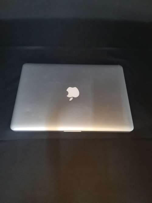 BARGAIN!!! Apple Macbook Pro with Apple Magic Mouse + Samsonite Bag