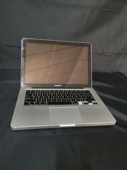 BARGAIN!!! Apple Macbook Pro with Apple Magic Mouse + Samsonite Bag