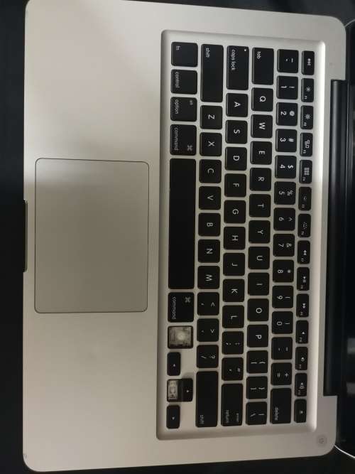 BARGAIN!!! Apple Macbook Pro with Apple Magic Mouse + Samsonite Bag