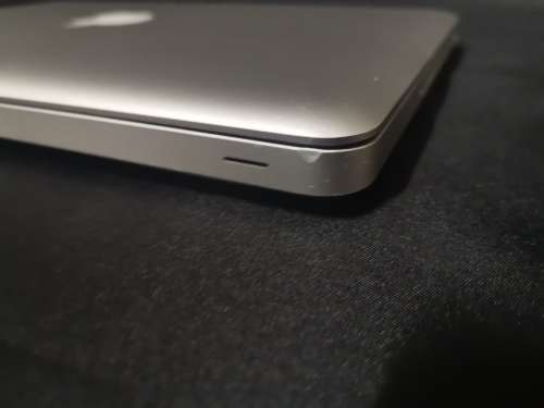 BARGAIN!!! Apple Macbook Pro with Apple Magic Mouse + Samsonite Bag