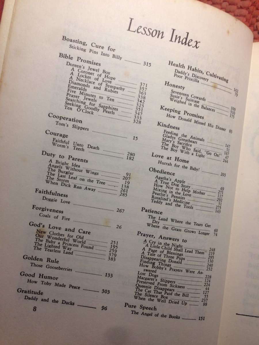 Uncle Arthur's Bedtime Stories: Volume Two - Arthur S Maxwell