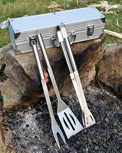 4 PIECES BRAAI SET IN A STAINLESS STEEL CASE *** AWESOME GIFT***