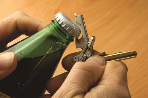 8 IN 1 MULTI TOOL THAT FITS ON A KEY RING - FROM TRUE UTILITY!!!