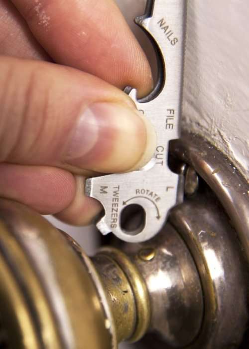 8 IN 1 MULTI TOOL THAT FITS ON A KEY RING - FROM TRUE UTILITY!!!