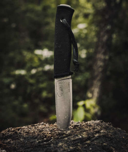 F1 SWEDISH MILITARY TACTICAL & SURVIVAL KNIFE WITH HARD PLASTIC SHEATH!