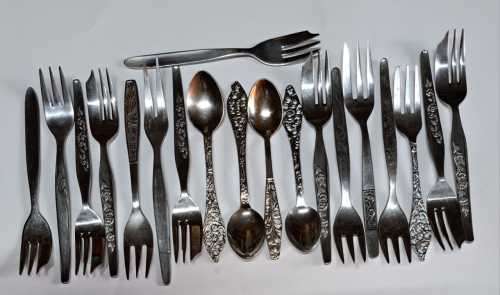 SMALL  NOVALUX. HOLLAND FORKS & TEA-SPOON COMBO  12CM  ×19 IETEMS