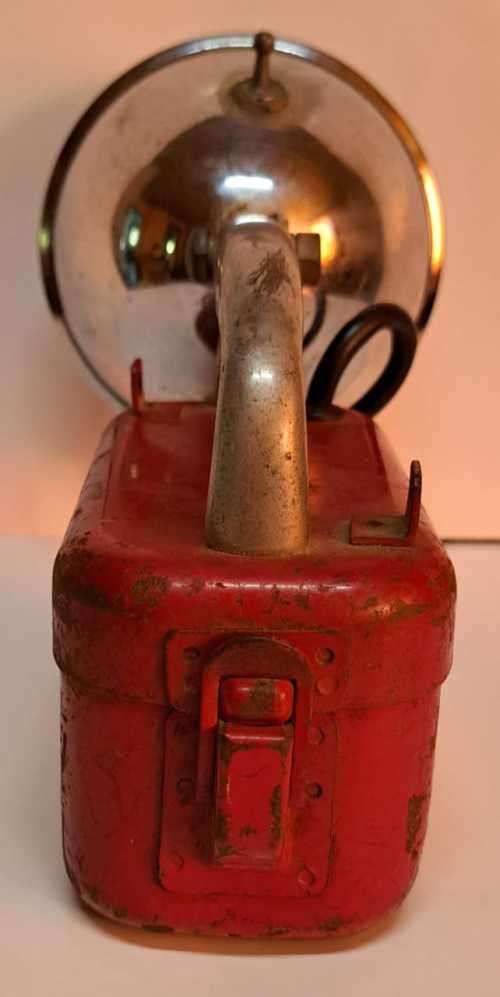 VINTAGE ANTIQUE SEARCH -LITE  FROM THE 1950s  (VERY - SCARCE )  ** ANRESTORD**  ???
