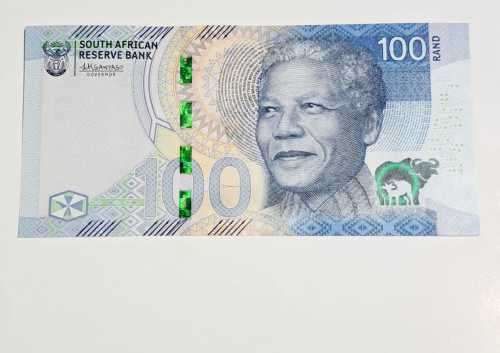 THE NEW R100 BANKNOTE SA RESERVES BANK  (SARB) **SPELLING ERROR ** NOTE. W/M BUFFALO HEAD.