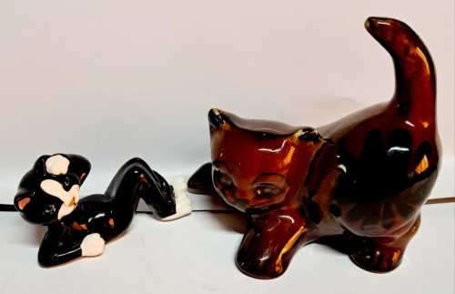 2 BLACK -BROWN &WHITE  CAT`S PORCELAIN FIGARINE ORNAMENTS? ?