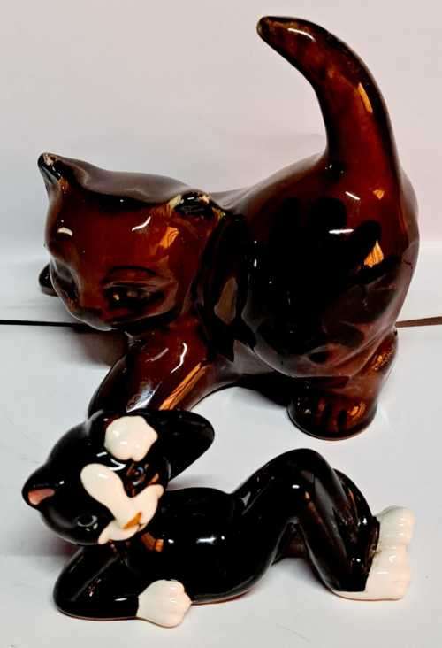 2 BLACK -BROWN &WHITE  CAT`S PORCELAIN FIGARINE ORNAMENTS? ?