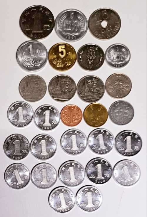 A BIG LOT OF UNCIRCELATED  COINS INTERNATIONAL COINS 28 COINS?.. NEW?