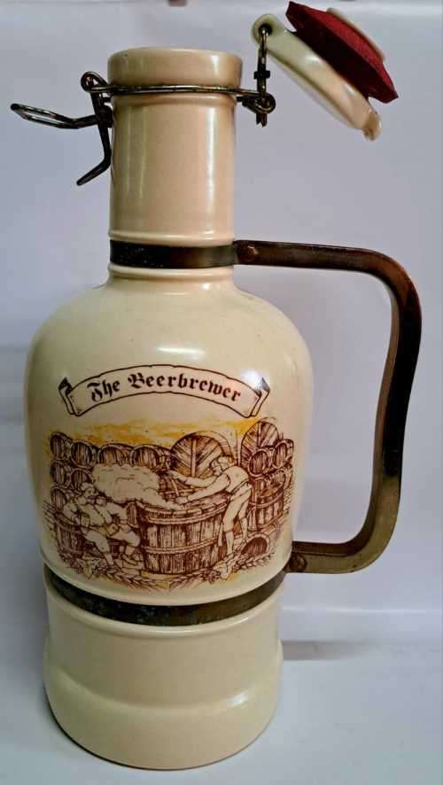 HUGE ANTIQUE **THE BEERBREWER ** EMPTY BOTTLE  2,8 LITRES  & 35CM HIGH -12CM W **STUNNING **