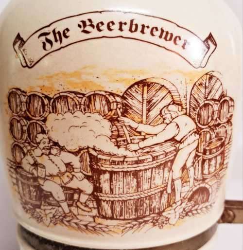 HUGE ANTIQUE **THE BEERBREWER ** EMPTY BOTTLE  2,8 LITRES  & 35CM HIGH -12CM W **STUNNING **
