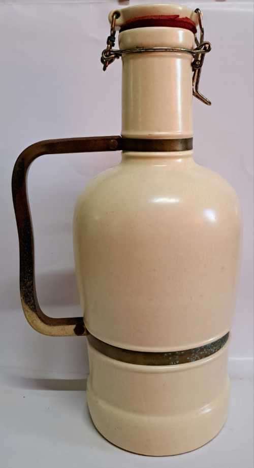 HUGE ANTIQUE **THE BEERBREWER ** EMPTY BOTTLE  2,8 LITRES  & 35CM HIGH -12CM W **STUNNING **