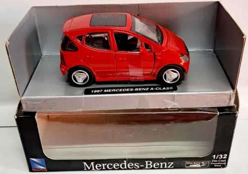 BOXED NEW RAY TOYS. DIE CAST 1997 MERCEDES BENZ A CLASS WITH PULL BACK ACTION SCALE 1:32  L. 10,5 CM