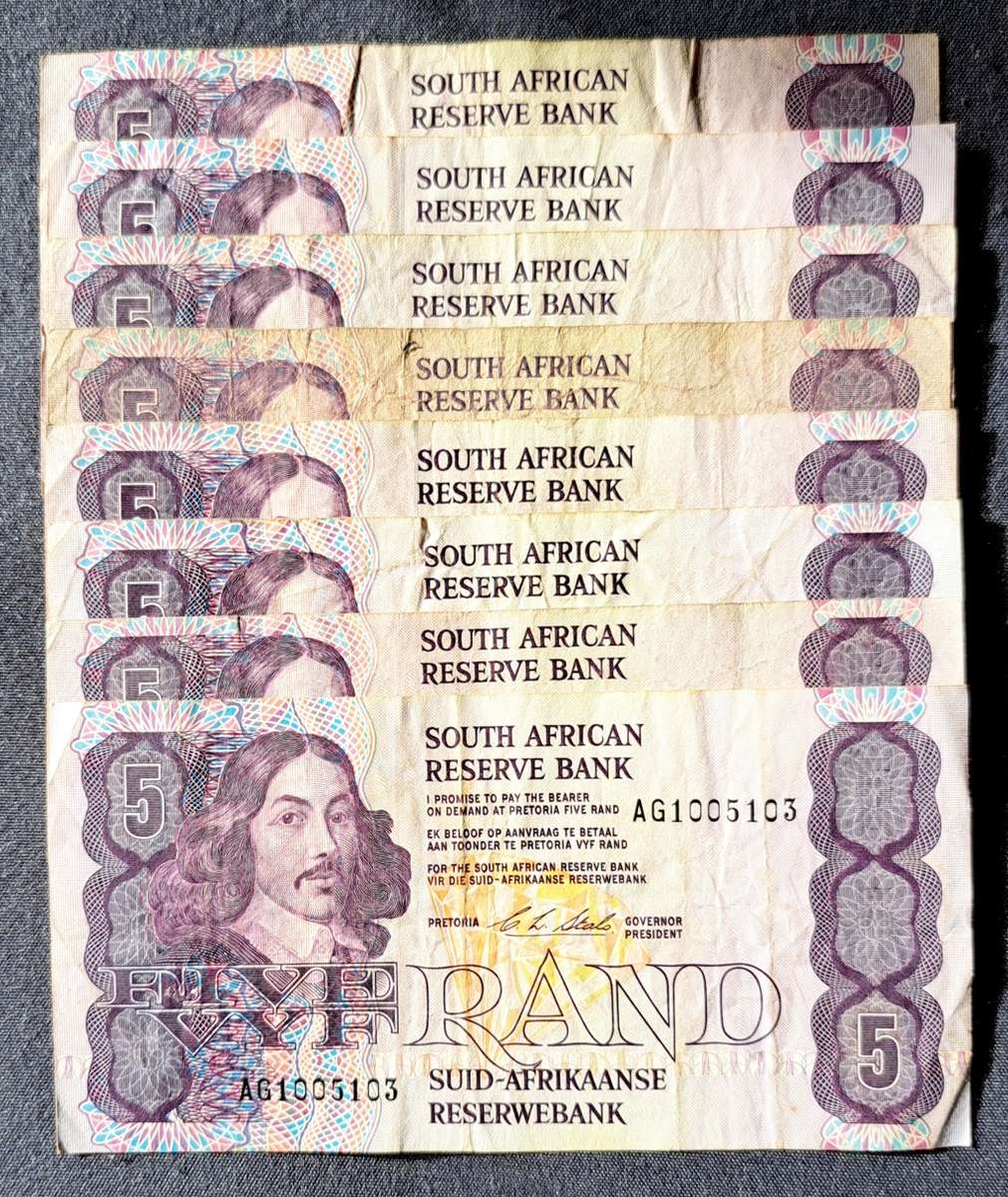 8 X OLD FIVE  RAND NOTES . **CL STALS **