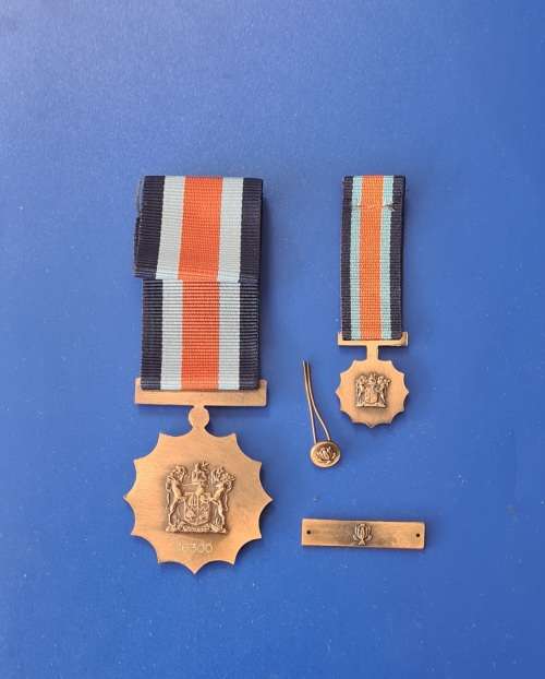 SADF - MILITARY MERIT MEDAL + SECOND AWARD BAR AND BUTTON - FULL SIZE + MINIATURE