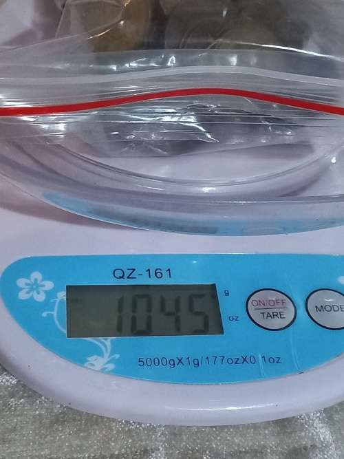 1kg plus Mixed world coin some great condition and dates