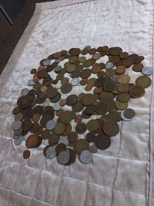 1kg plus Mixed world coin some great condition and dates