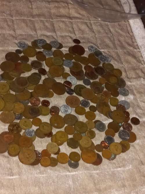 1kg plus Mixed world coin some great condition and dates