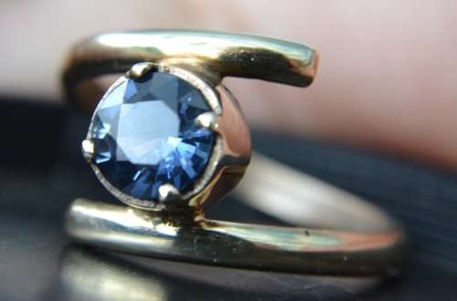Untreated 1ct Round Unheated Sapphire 9ct gold ring