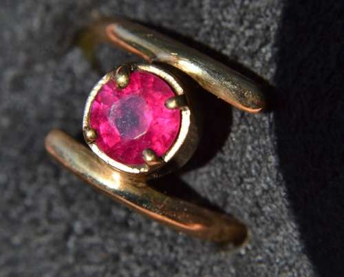 1ct Round Ruby 9ct gold ring