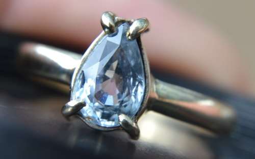 1ct Pear cut Untreated Sapphire 9ct gold ring