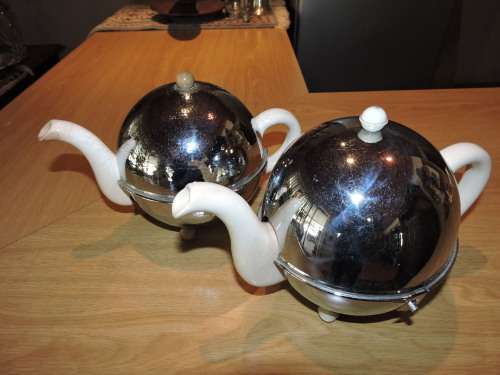 Tea Pot with silver Cozy