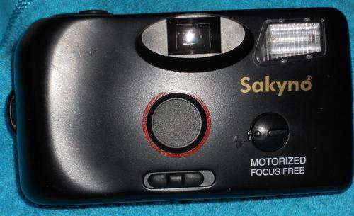 sakyno motorised focus free camera with built in flash, in perfect condition