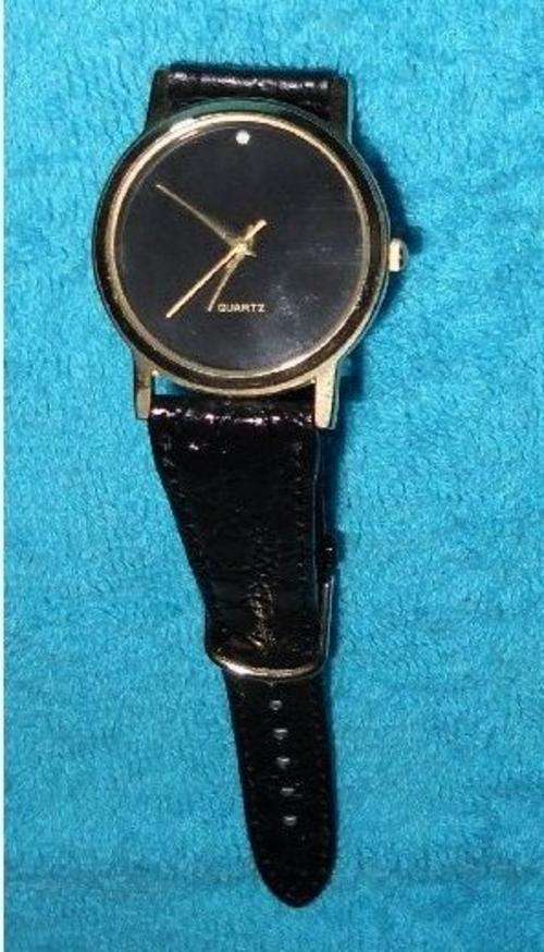 NEW GOLD PLATED UNISEX  QUARTZ WATCH WITH  GENUINE CERTIFIED DIAMOND (looks  like A cartier)