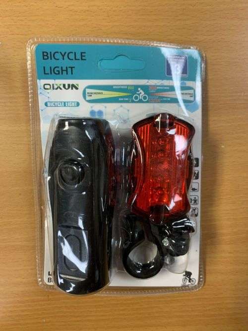 NEW - LED Bicycle Sport Light Max 3 hours use Battery - Black
