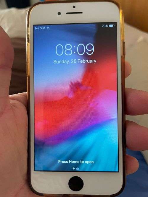 Apple iPhone 7 128GB white + free case