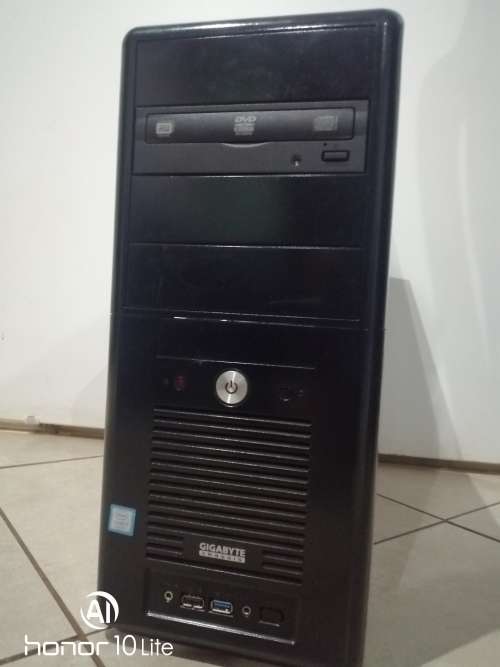 I7 7th generation Gigabyte PC Case (please read)