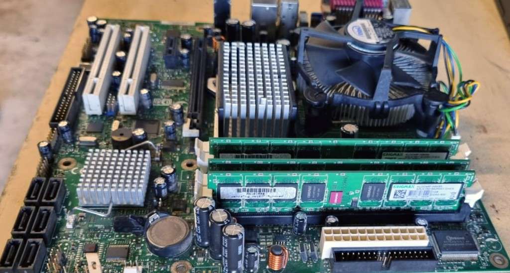 Intel DQ965GF Motherboard including Intel 6420 CPU & 3GB RAM