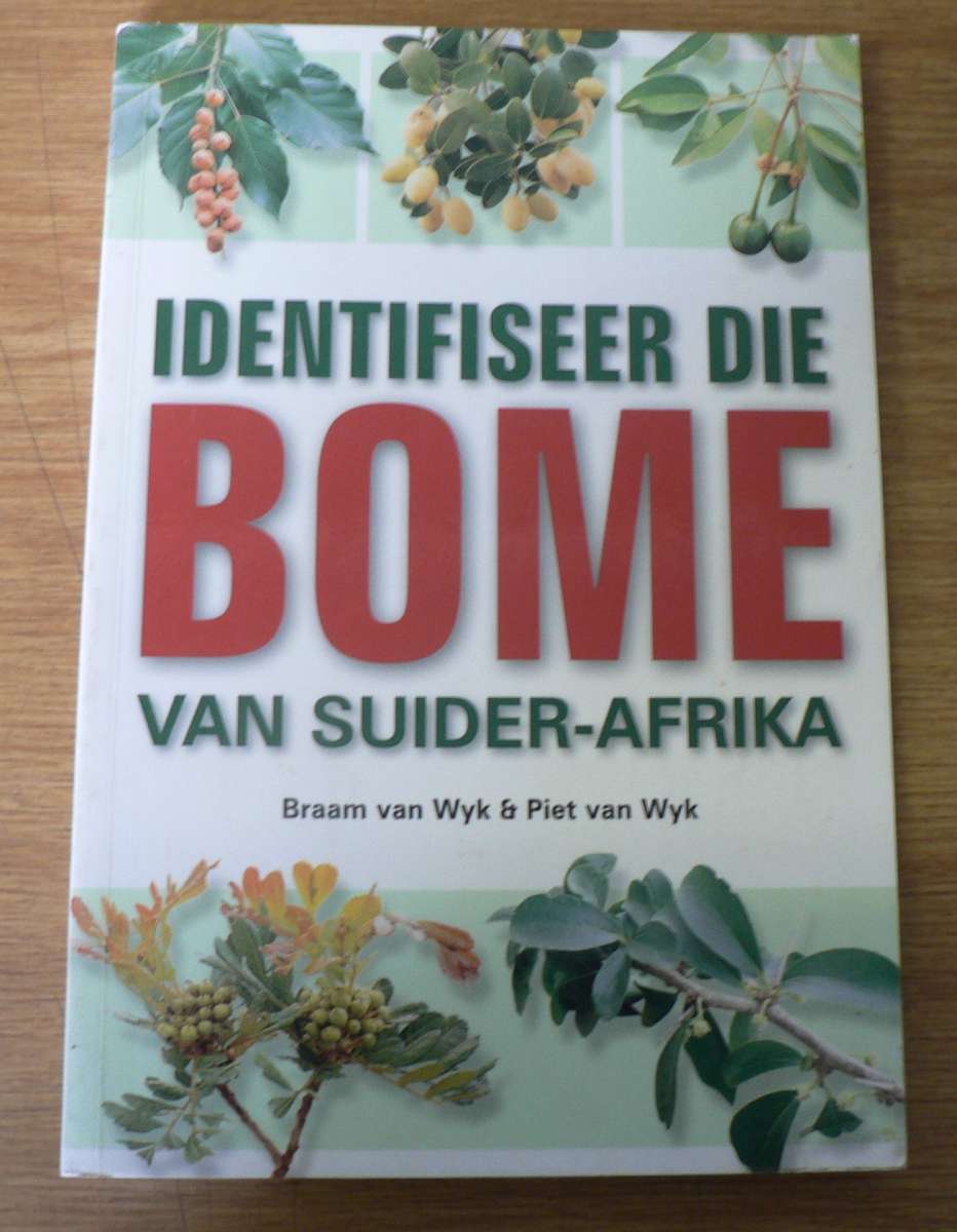 Identifiseer die bome van Suider-Afrika deur Piet en Braam van Wyk