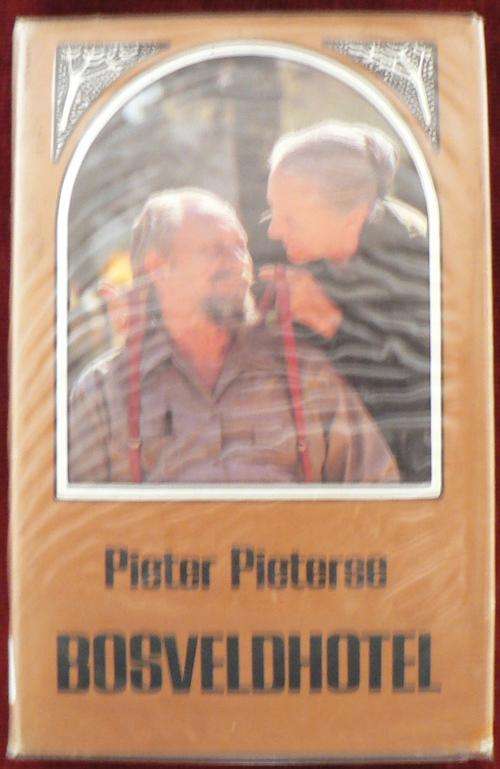 Bosveldhotel deur Pieter Pieterse.