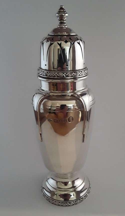 A large Art Deco hallmarked solid sterling silver sugar castor. Mappin and Webb, Birmingham, 1935.